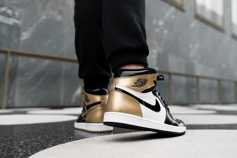 Aj1 top 3 clearance gold